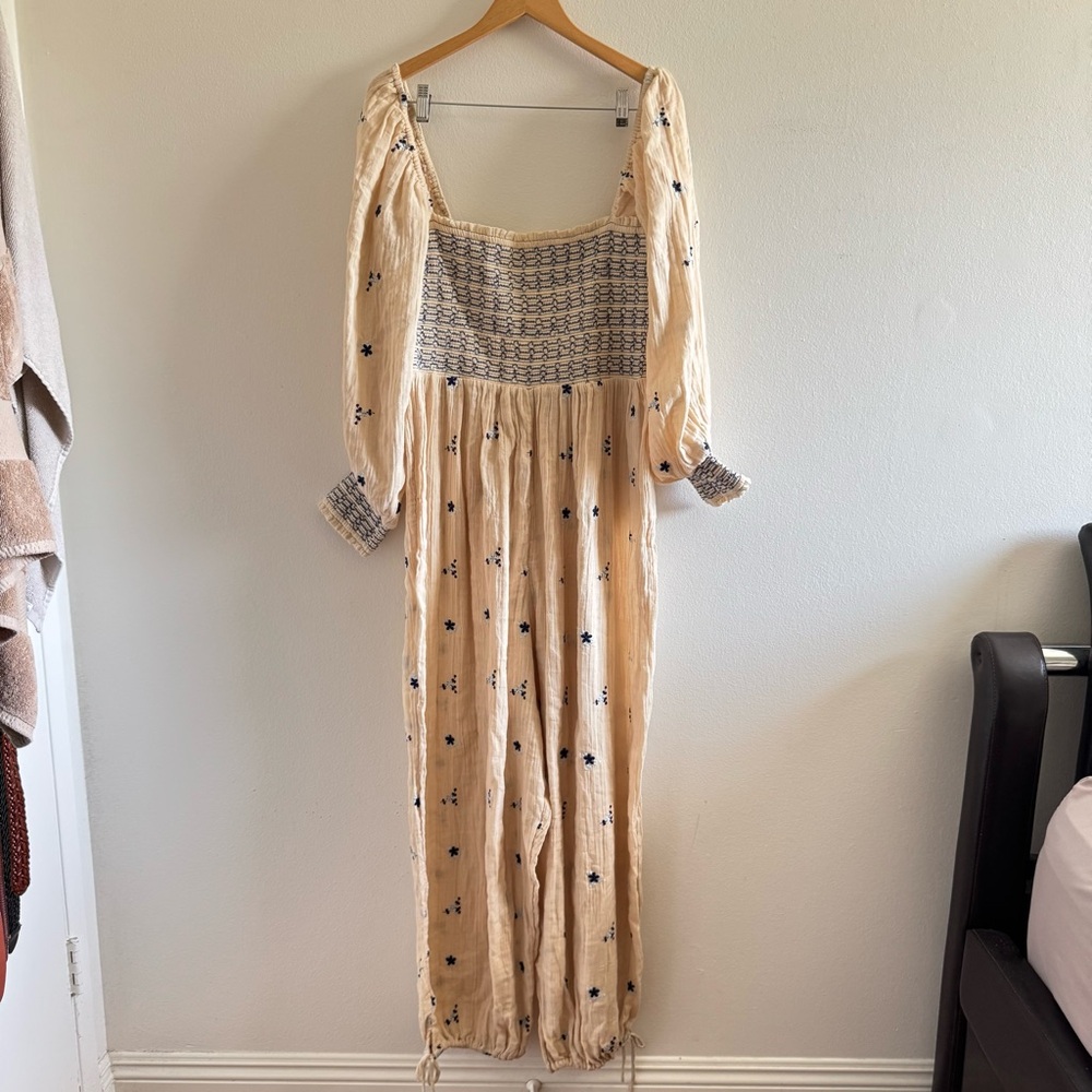 Free People Dahlia Cream Blue Smocked Embroidered Jumpsuit size XL - Picture 5 of 16